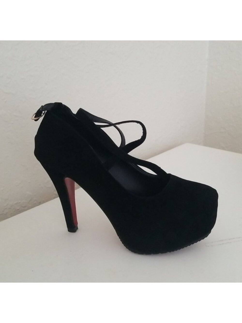 Black High Heeled Shoes - Picture 3 of 4